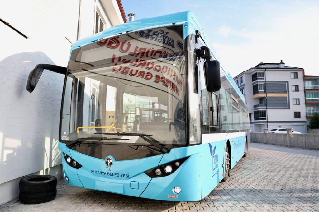 Kütahya’nın elektrikli otobüsleri COP31 için Antalya’ya gönderdi