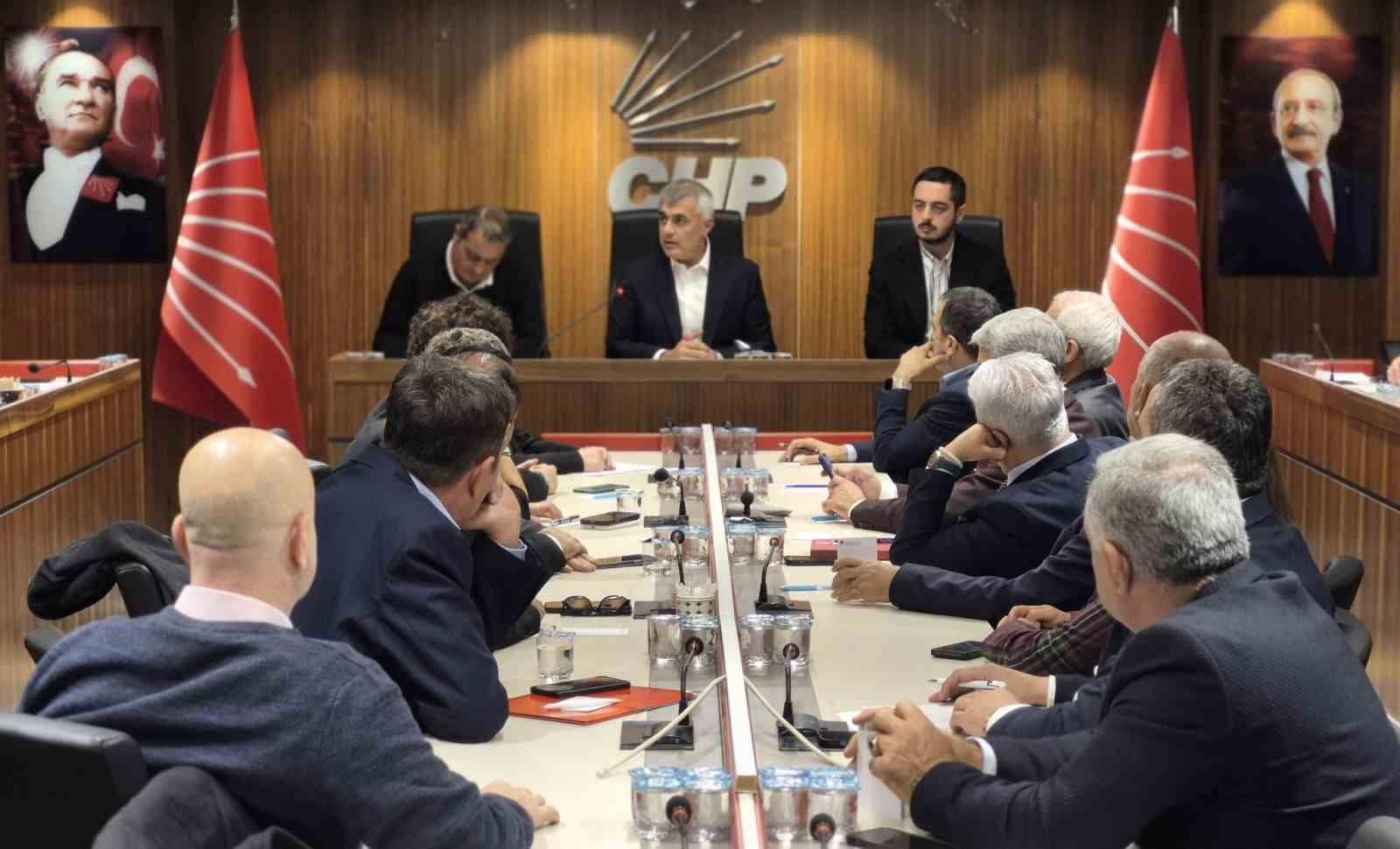 CHP İstanbul İl Başkanı Yüksel, ilçe başkanlarıyla saha çalışmalarını görüştü