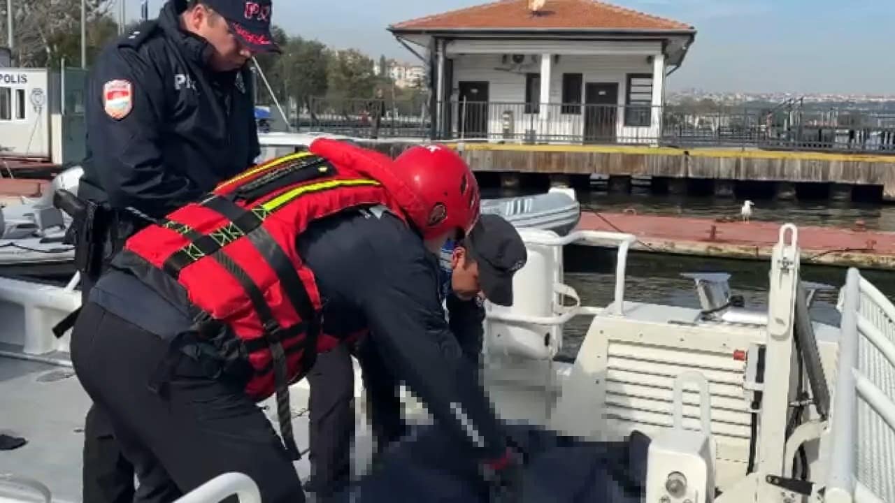 Haliç açıklarında bir kişinin cansız bedeni bulundu