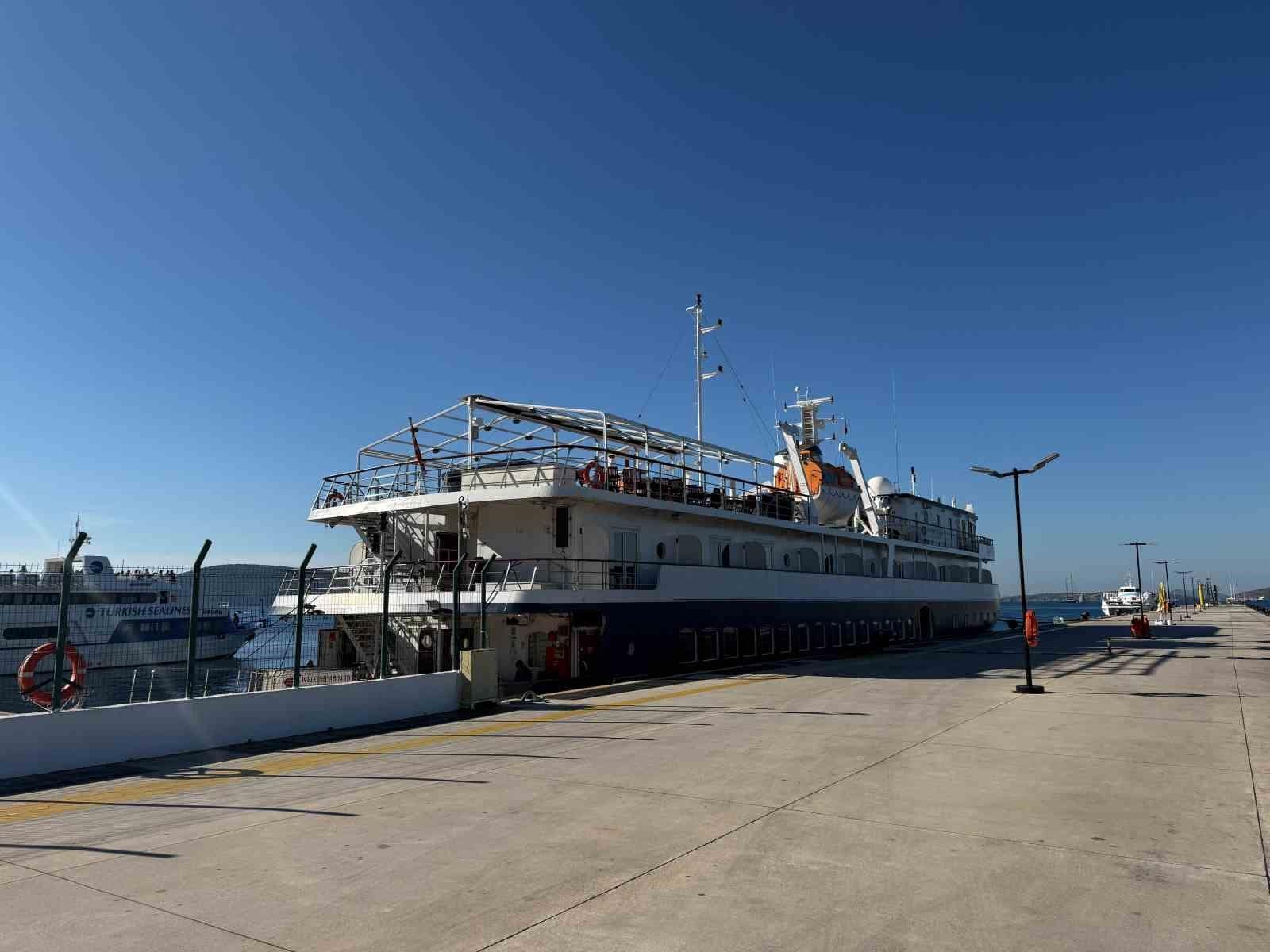Bodrum’a Athena kruvaziyeriyle 46 turist geldi