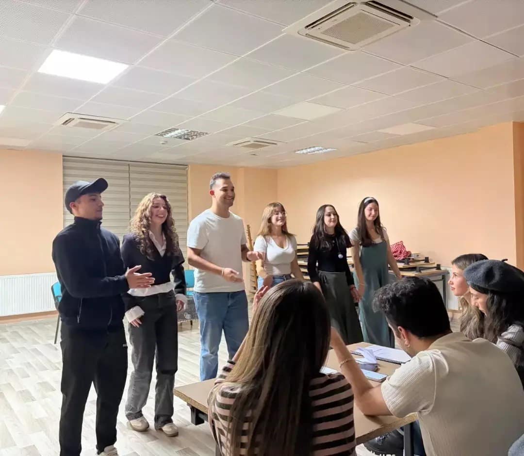 Muğla’da gençler kendi yazdıkları skeçleri sahneledi