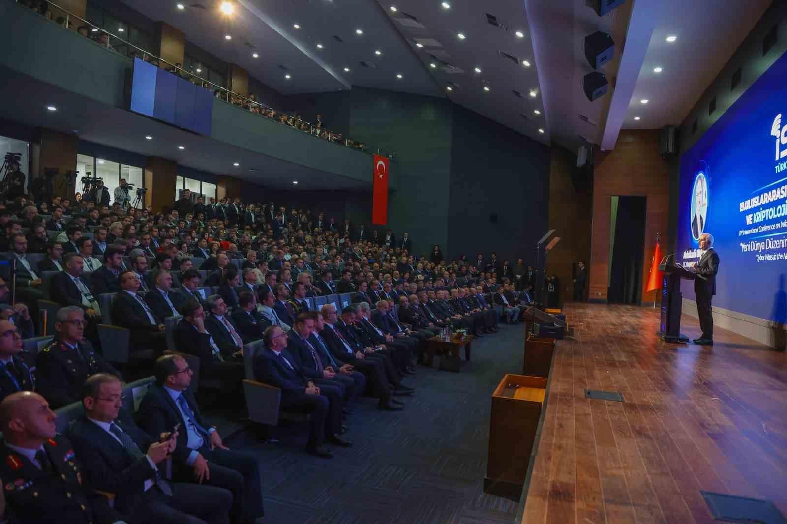 ODTÜ Rektörü Yozgatlıgil’e Siber Güvenlik Üstün Hizmet Ödülü