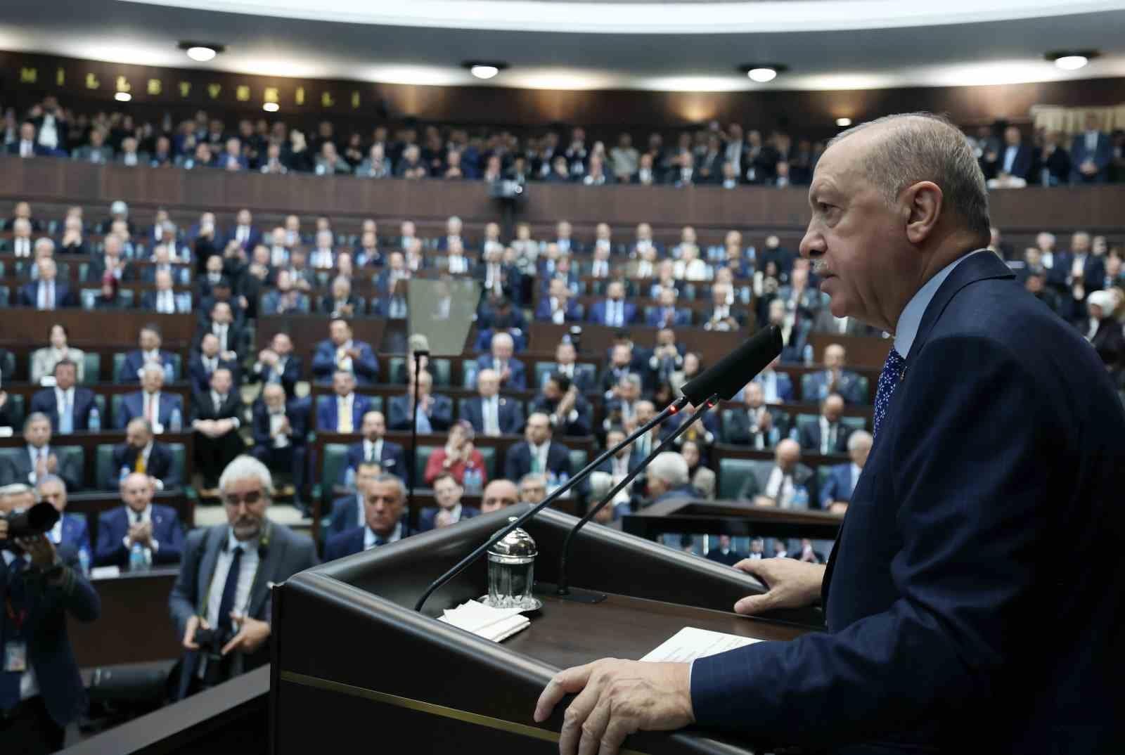 Cumhurbaşkanı Recep Tayyip Erdoğan: "Türkiye olarak ihtiyaç duyulduğu her aşamada Suriye’nin yanında olmaya devam ediyor, Suriye halkının refah ve huzuru için üzerime düşen sorumluluğu yerine getirmeye çalışıyoruz."