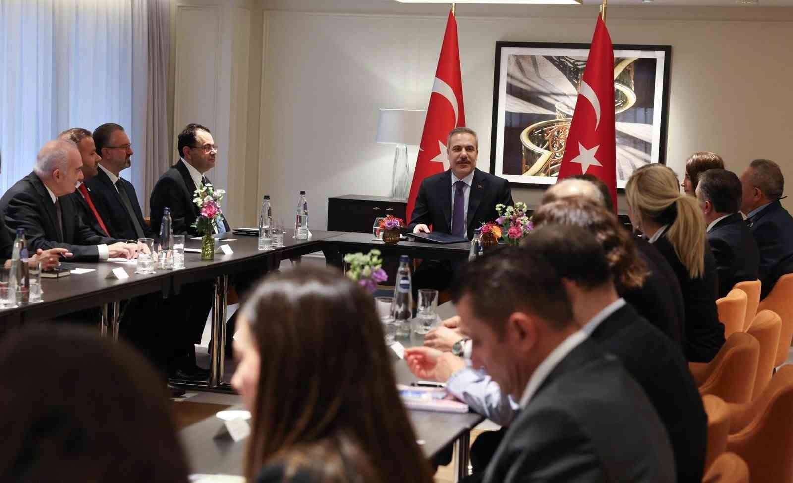 Bakan Fidan, STK temsilcileriyle bir araya geldi