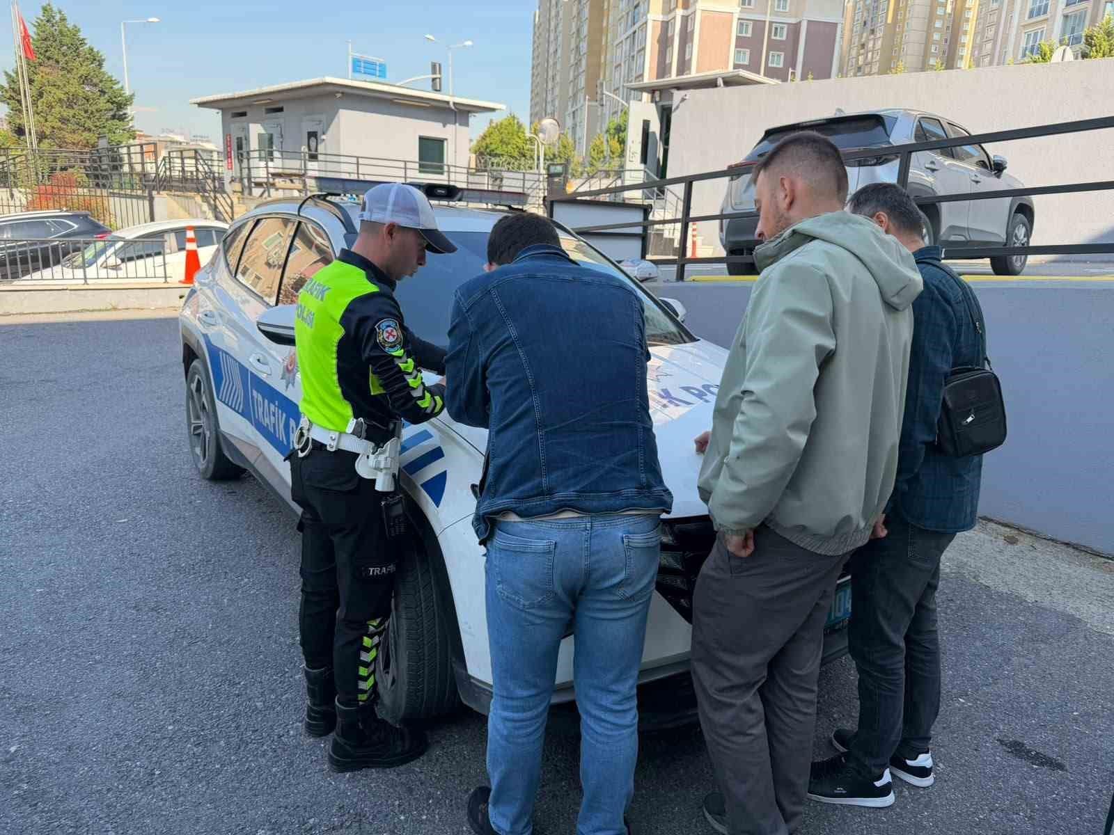 Başakşehir’de trafikte saldırı amacıyla araçtan inen 2 sürücüye 360 bin lira ceza