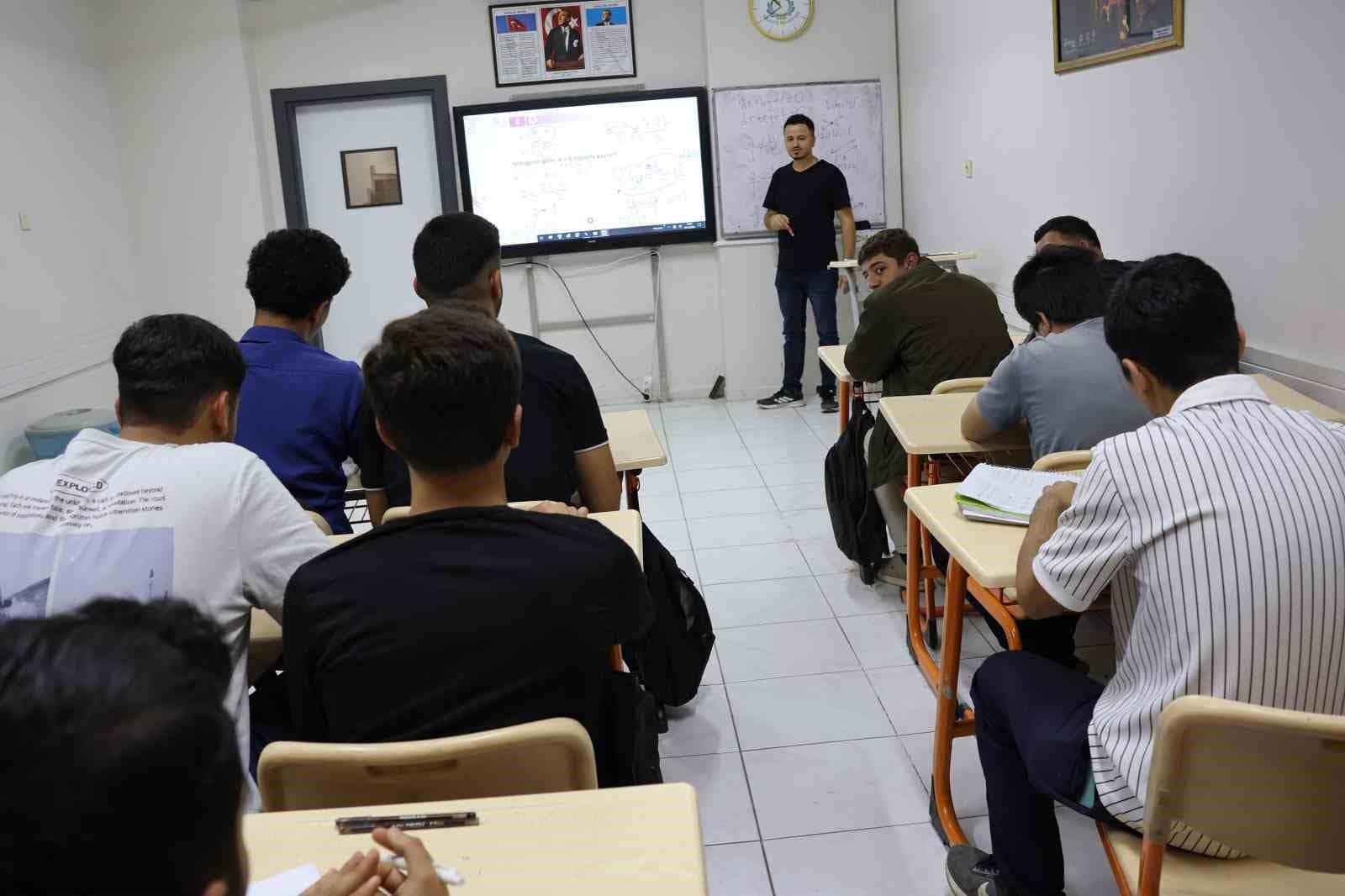 Haliliye’de gençlerin başarı yolculuğuna eğitim desteği