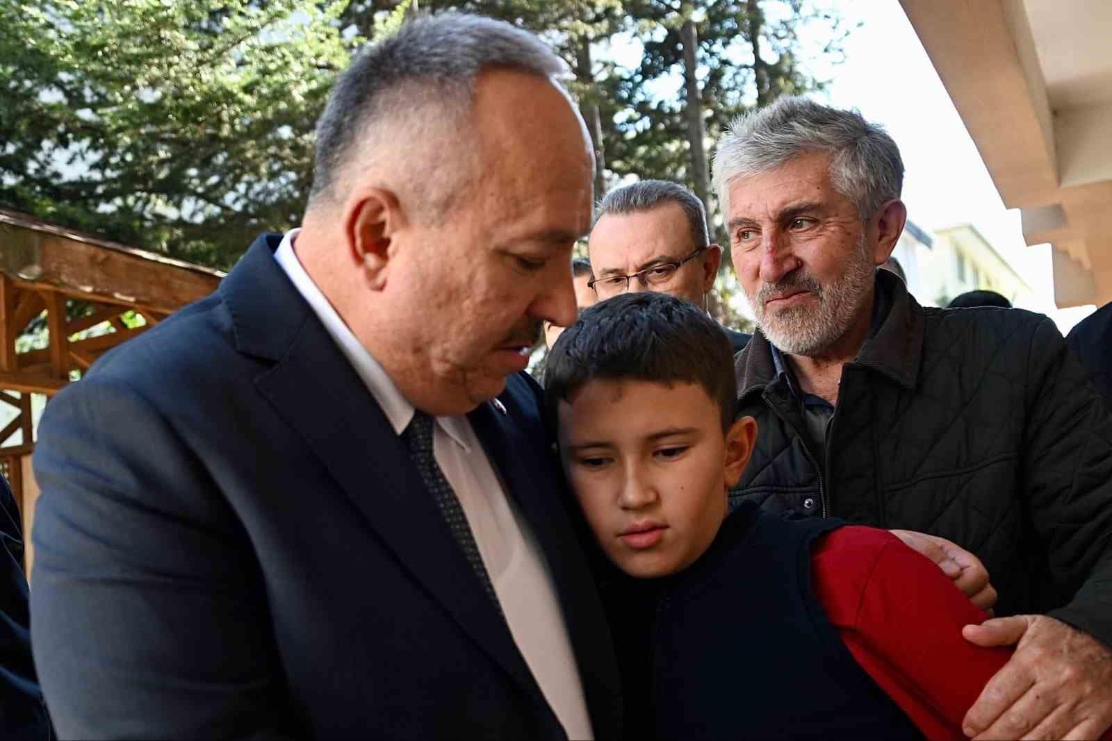 Emniyet Genel Müdürü Fidan, şehit polis Türkoğlu’nun babaevine taziye ziyaretinde bulundu