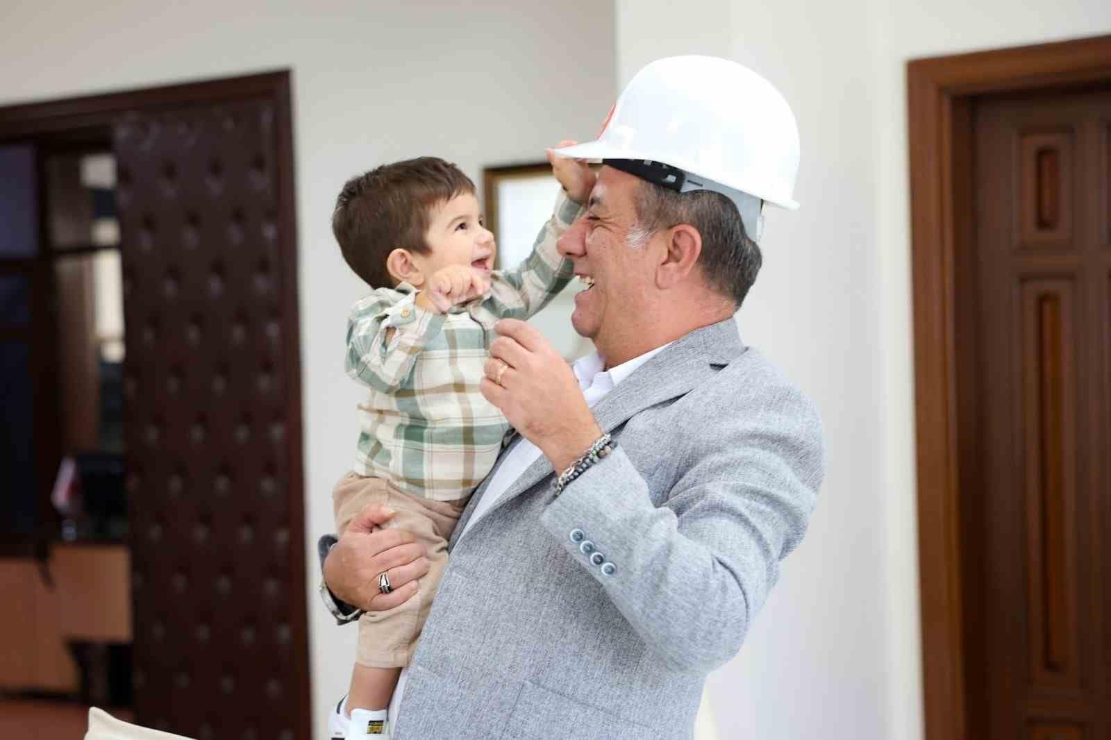 Başkan Yetişkin, sağlığına kavuşan minik Teoman’ı ağırladı