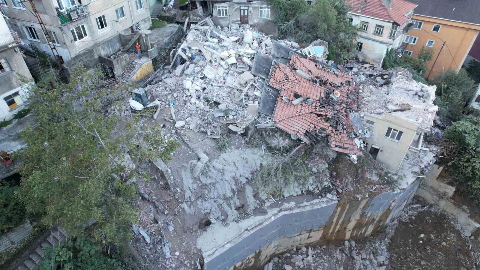 Zonguldak’ta bina faciasının boyutu gün ağarınca ortaya çıktı: 7 bina tahliye edildi
