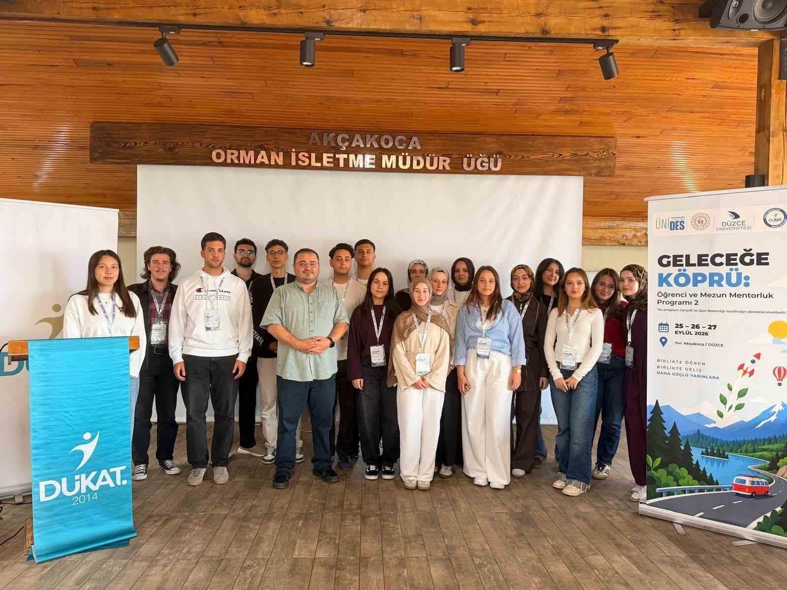 Üniversite öğrencileri mezunlarla deneyimlerini paylaştı
