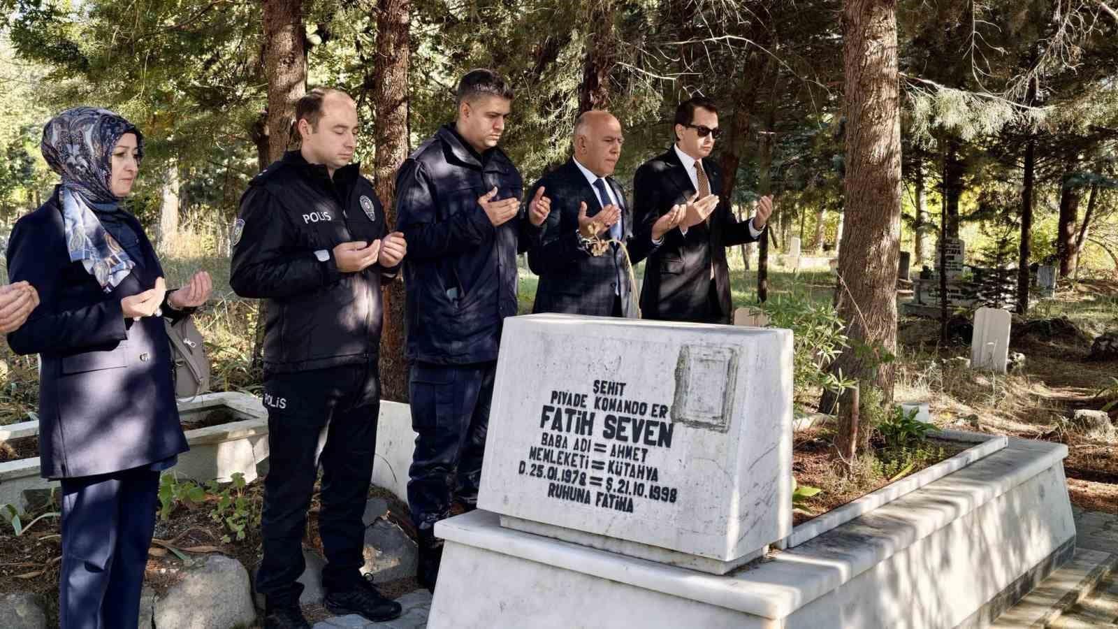 Hisarcık’ta şehit Fatih Seven, kabri başında dualarla anıldı