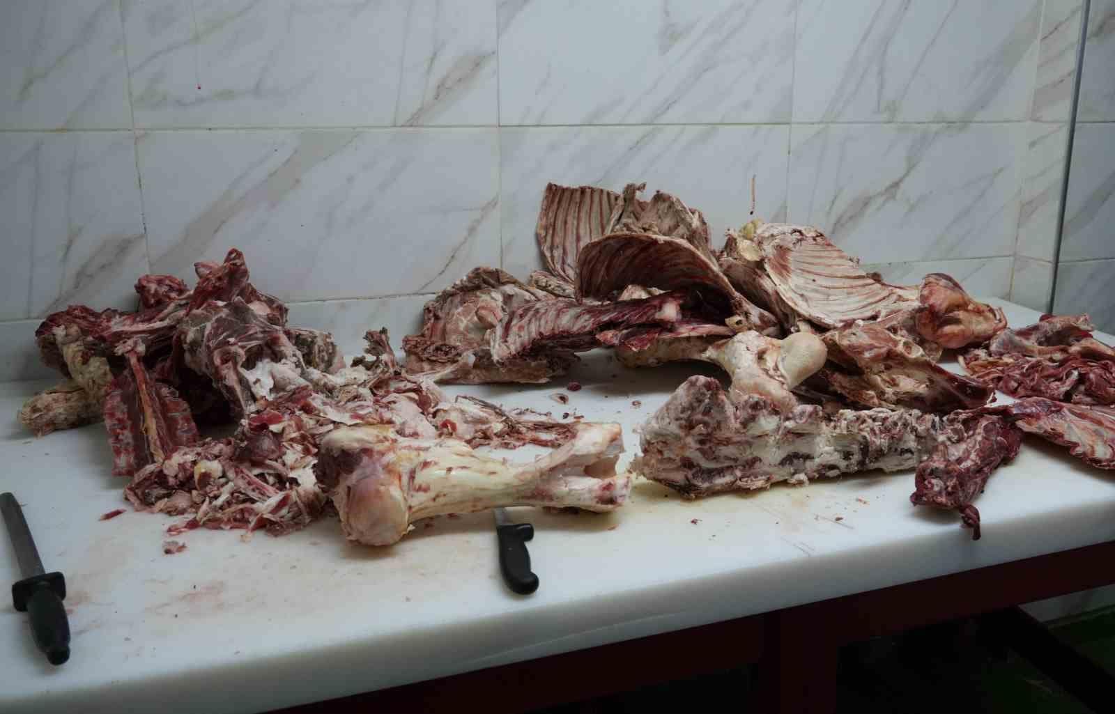 Gaziosmanpaşa’daki denetimlerde 15 ton bozulmuş etin piyasaya sürülmesi engellendi