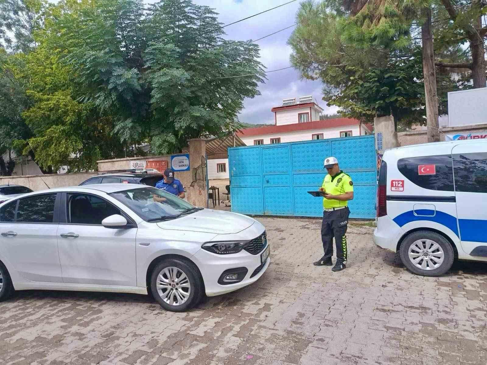Kahramanmaraş’ta okul önlerinde denetim, bin 646 kişi sorgulandı