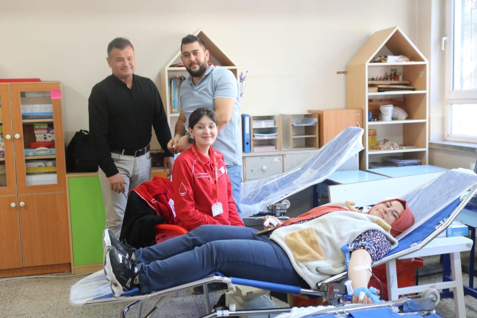 Çivril’de minikler 1 günde 100 ünite kan bağışı topladı