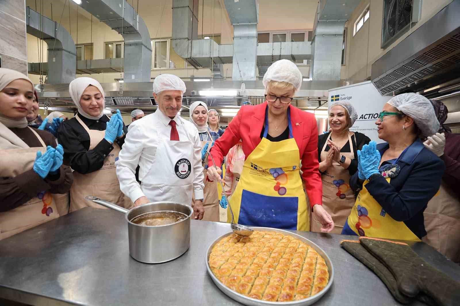 İsveç Büyükelçisi, Şahinbey Belediyesi aşevinde baklava açtı