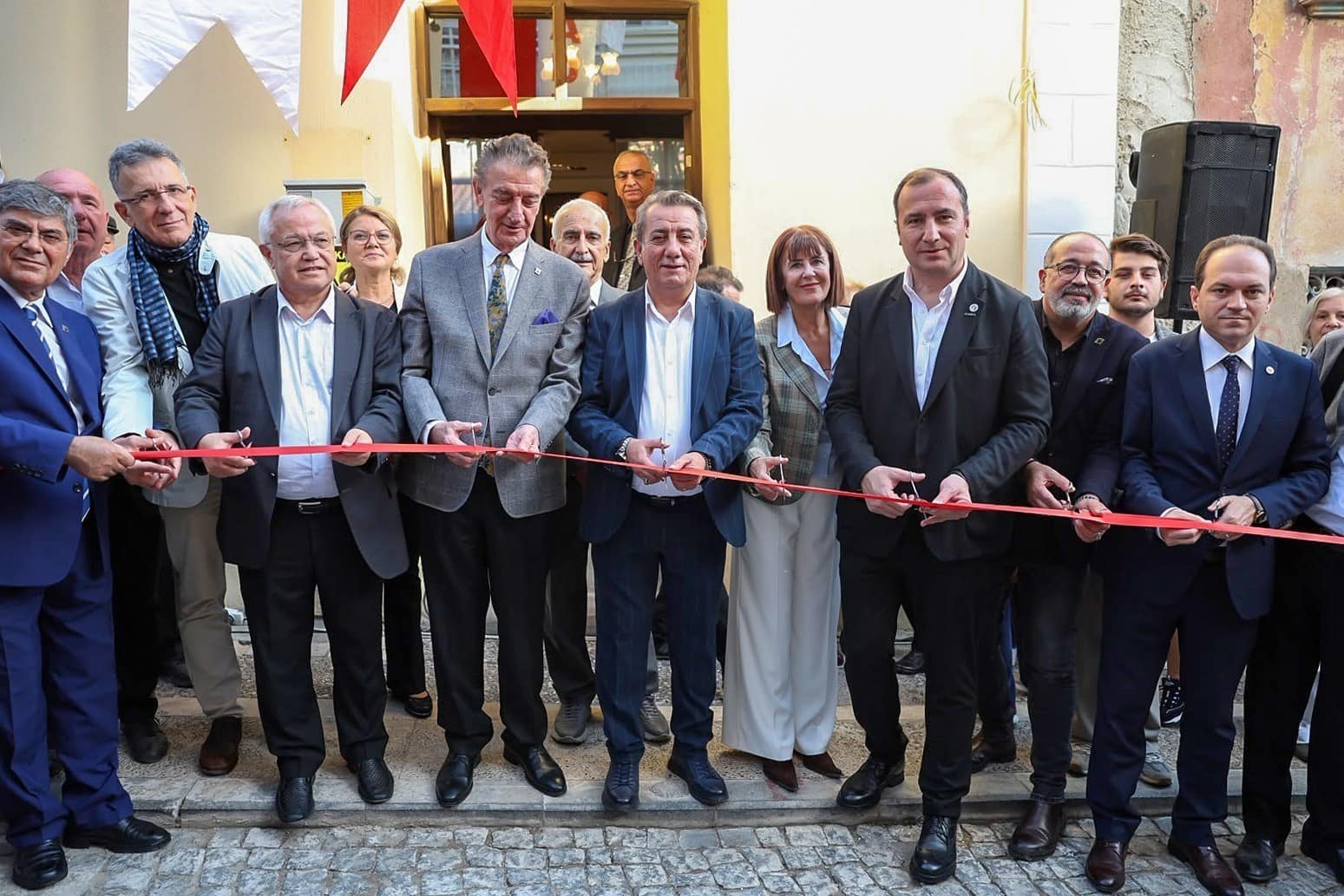 Efeler’de Atatürk Kültür Evi hizmete açıldı