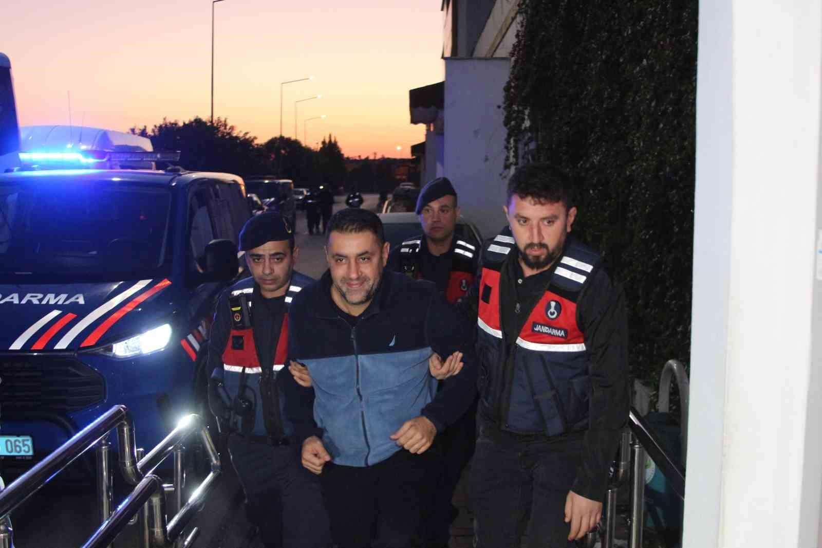 Çukurova Belediyesi soruşturmasında mevcut başkan Emrah Kozay dahil 34 şüpheli tutuklandı