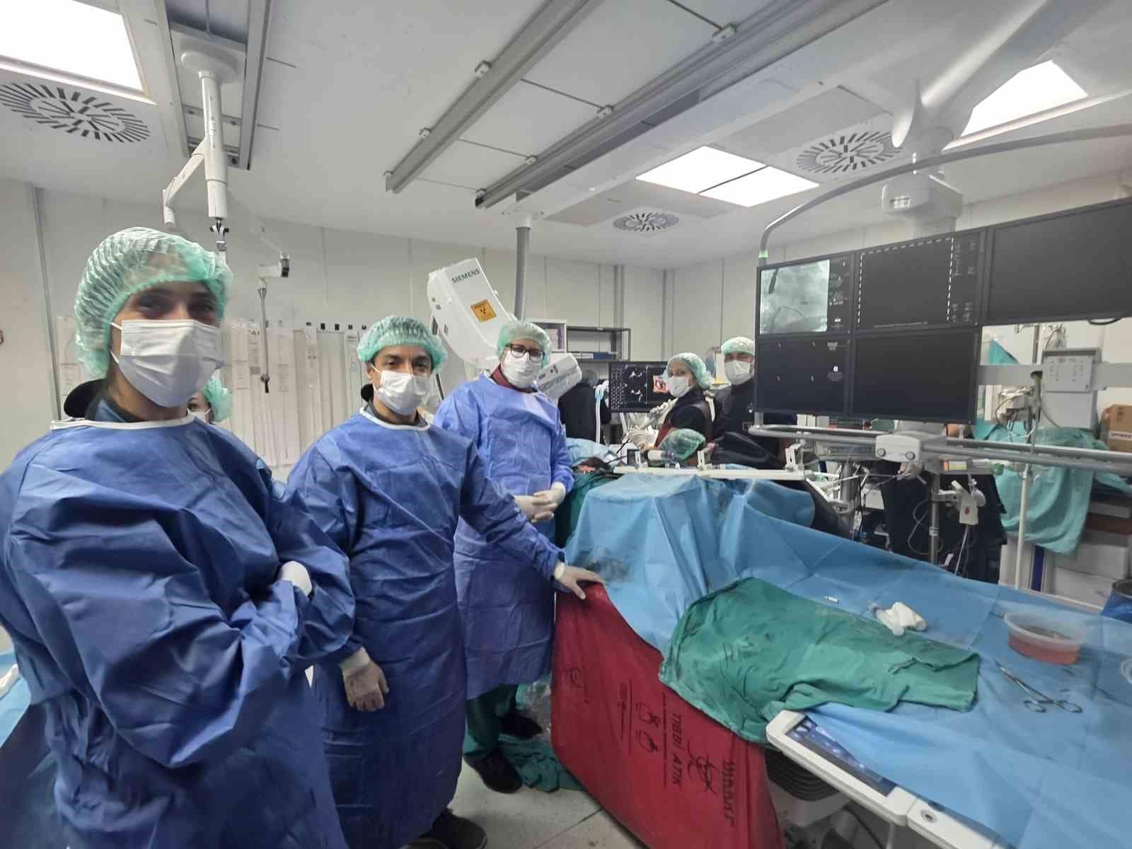 Açık kalp ameliyatına gerek kalmadan mitral kapak onarımı gerçekleştirildi