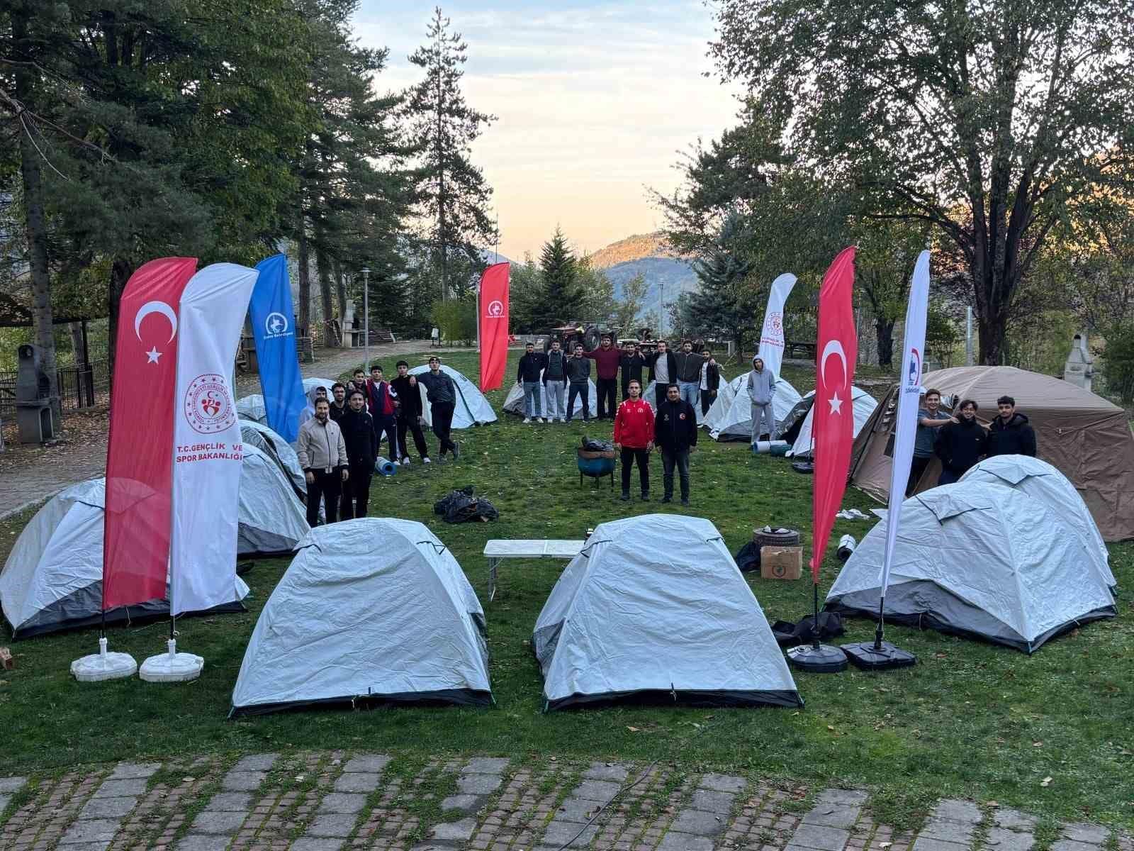 Üniversiteli gençlere Samandere kampı