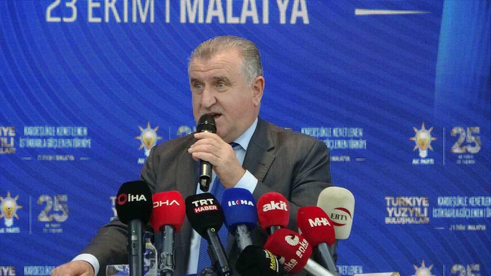 Bakan Bak: "Malatya’da 43 spor yatırımı sürüyor, yenileri yolda"
