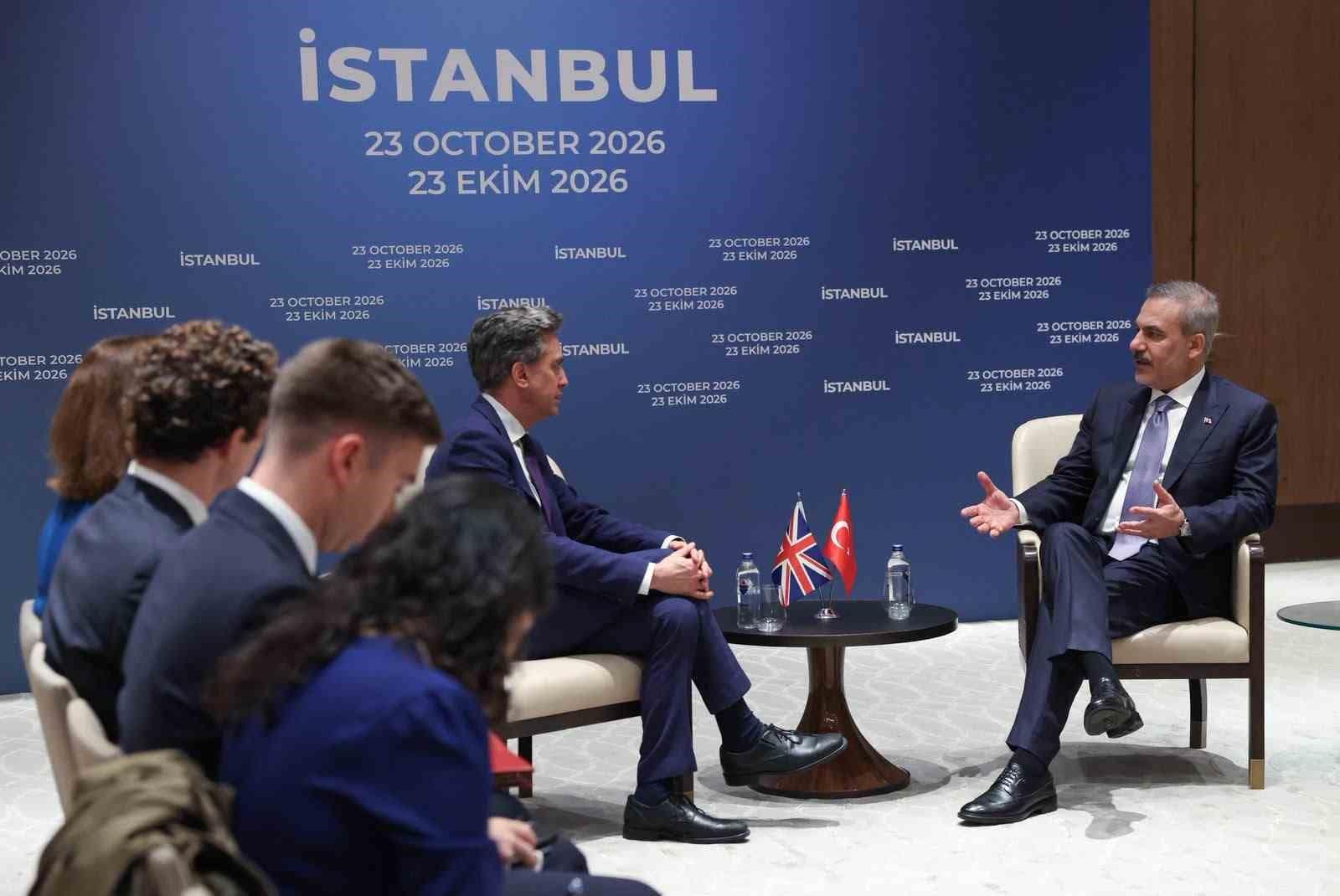 Bakan Fidan, İngiliz mevkidaşı Miliband ile bir araya geldi