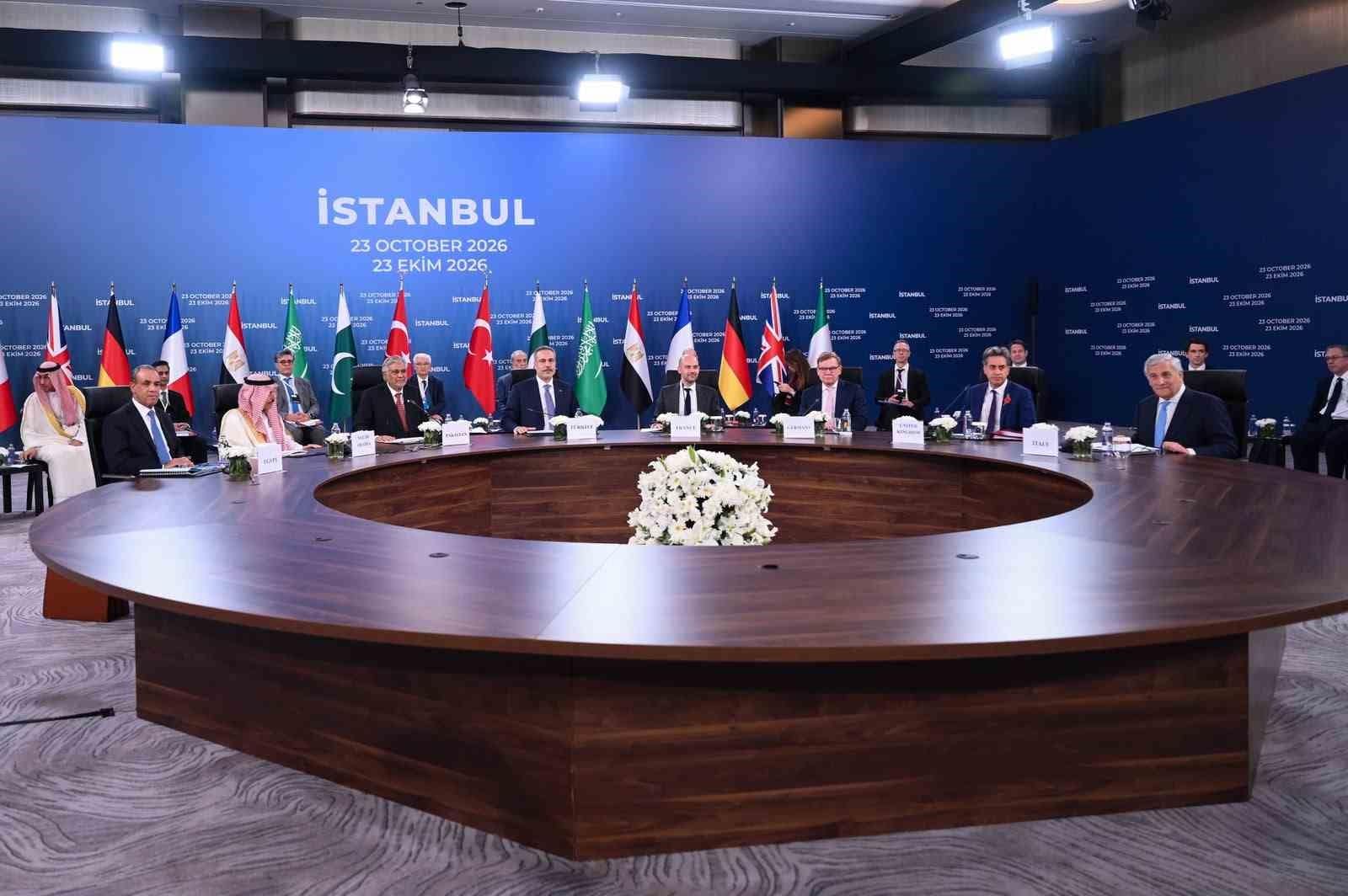 İstanbul’daki R4+E3 toplantısı öncesinde aile fotoğrafı