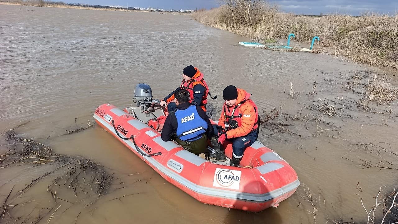 Meriç Nehri’nde adada mahsur kalan 11 düzensiz göçmen kurtarıldı