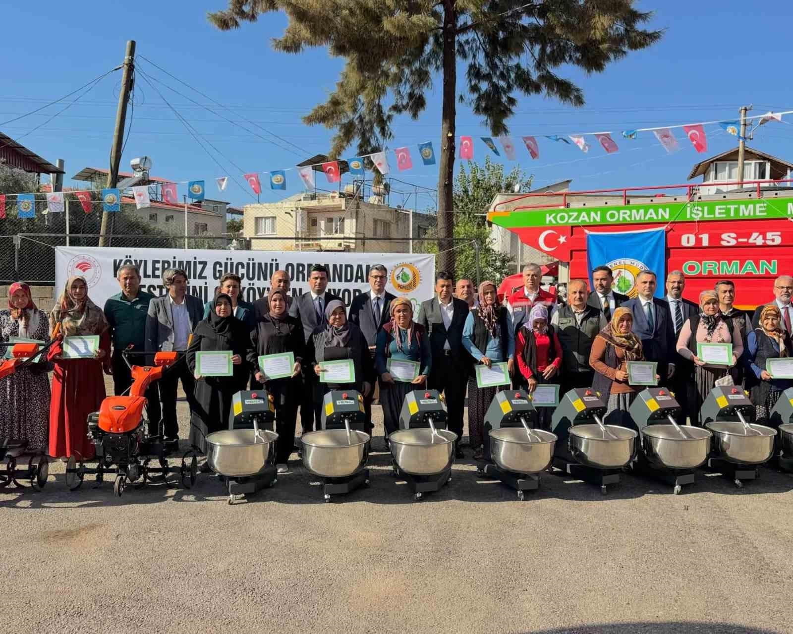 Kozan’da 27 kadına 840 bin liralık makine desteği