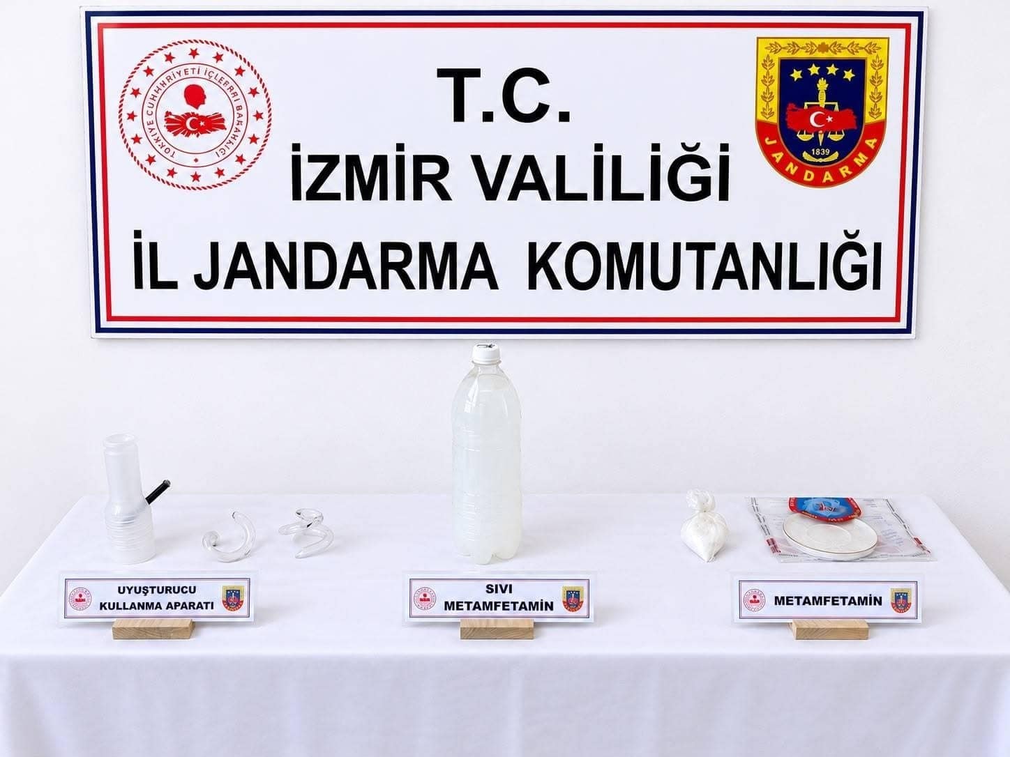İzmir’de jandarmadan uyuşturucu operasyonu: Sıvı metamfetamin ele geçirildi