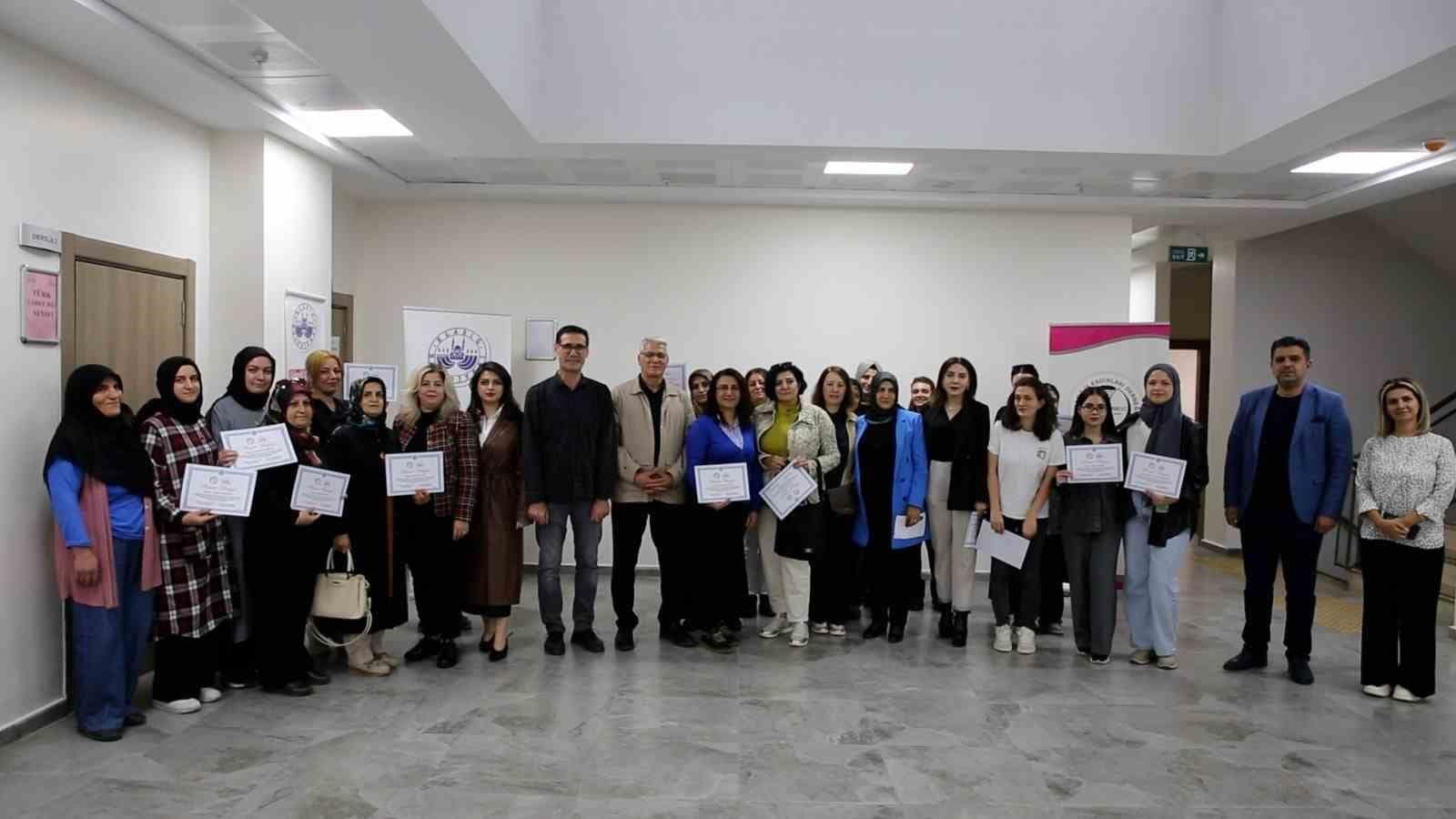 Elazığ’da 44 kursiyere girişimcilik ve dijital pazarlama eğitimi verildi