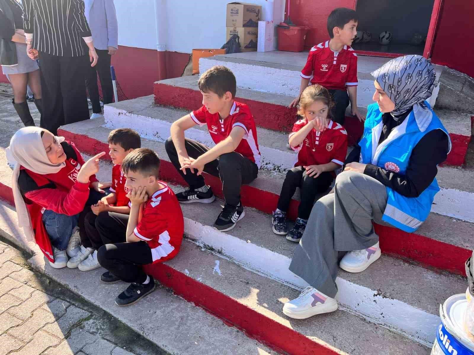 İlkokul öğrencilerine yeni spor alanı oluşturuldu