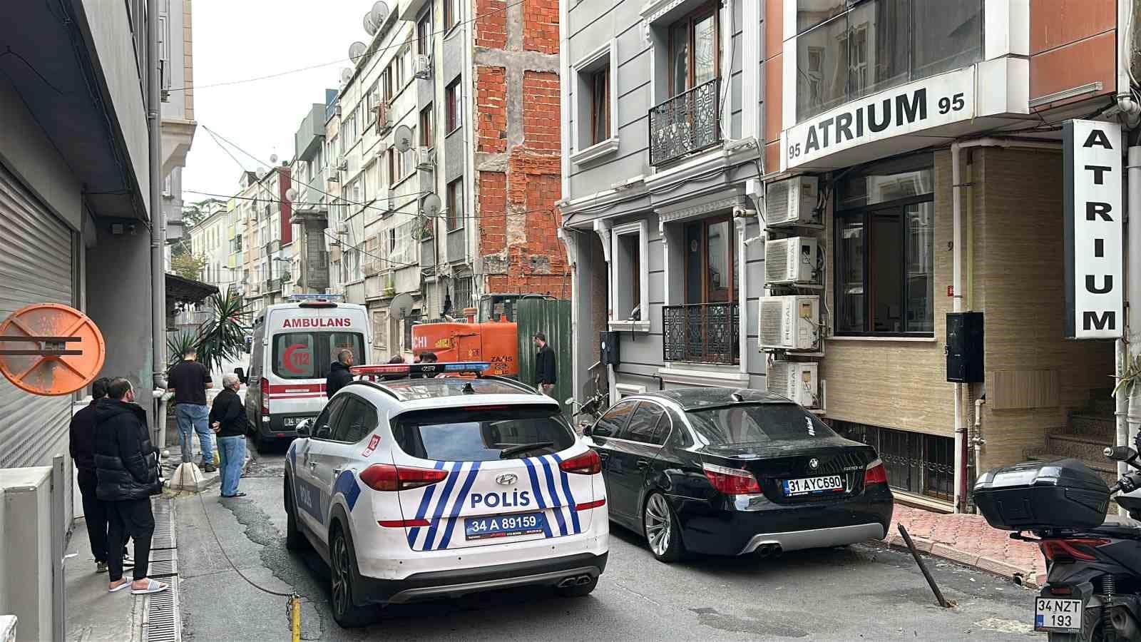 Şişli’de çatıya çıkan genç kadın apartman boşluğuna düşerek hayatını kaybetti