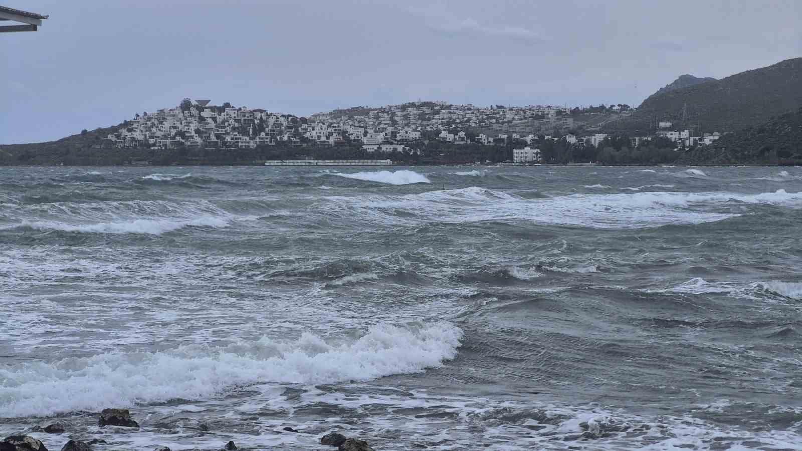 Bodrum’da feribot seferleri iptal edildi