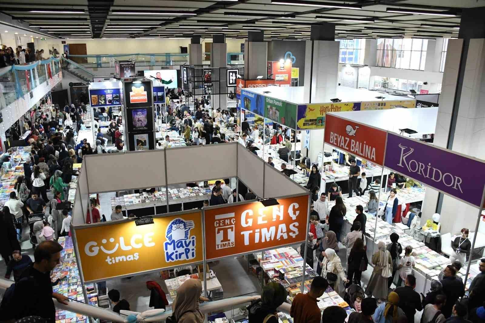 Balıkesir’de 2. Kitap Fuarı 10 günde 216 bin ziyaretçiyi ağırladı