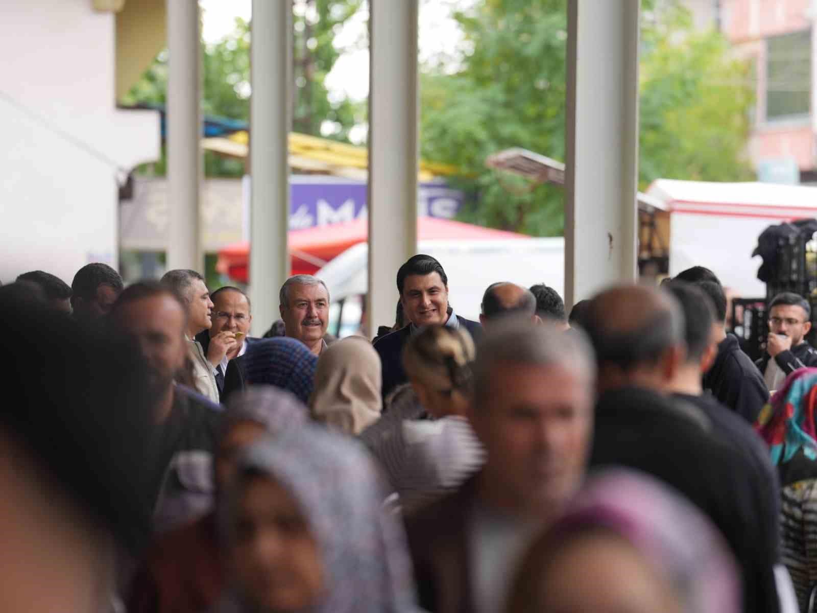 Yılmaz, hemşehrileri dinledi, pazarda fiyatları düşürdü