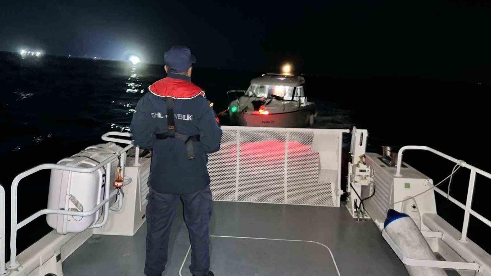 Didim açıklarında sürüklenen teknedeki 3 kişi kurtarıldı