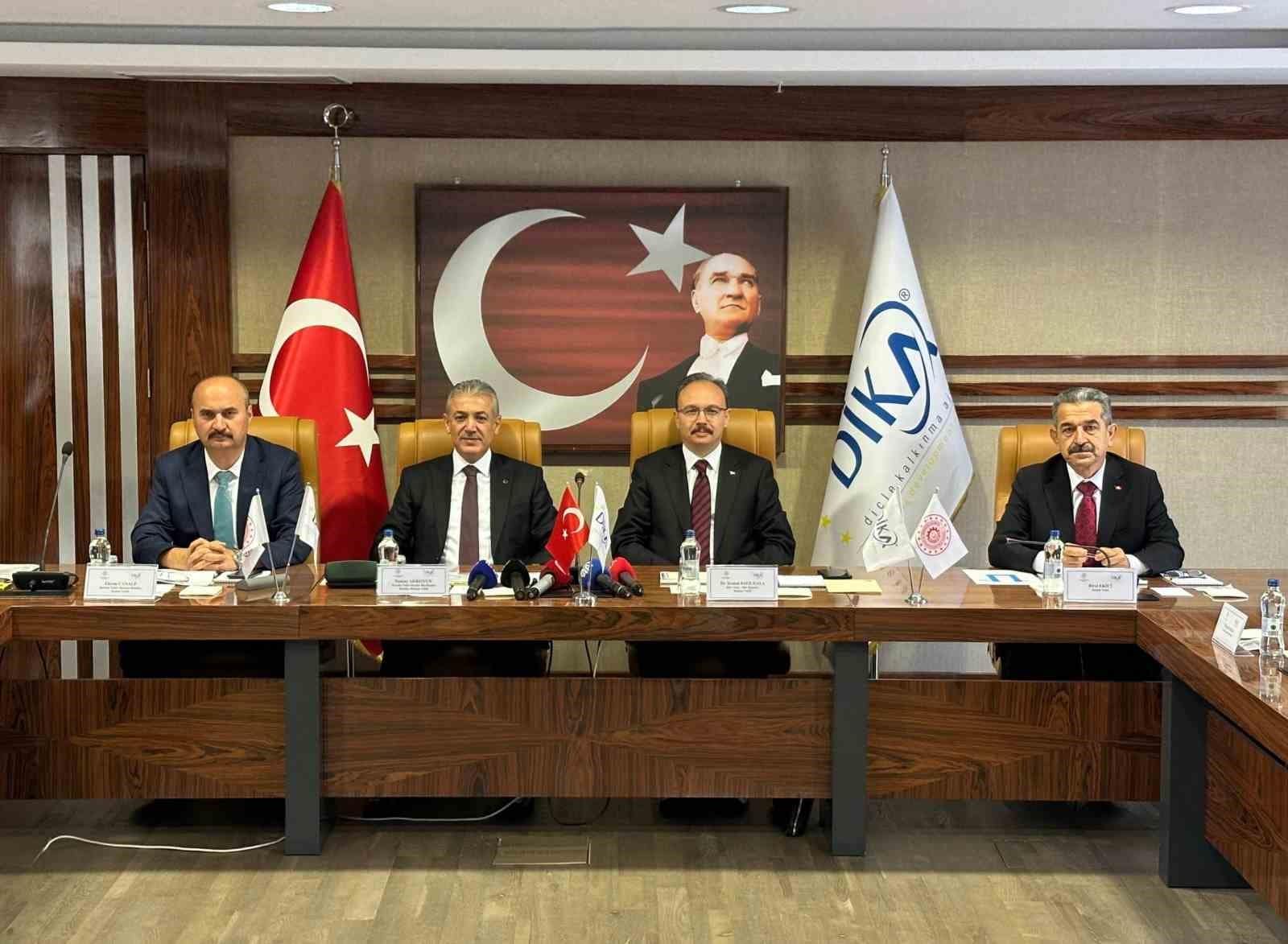 Mardin’deki DİKA Toplantısı’nda bölgesel kalkınmaya yönelik projeler ve destek programları ele alındı