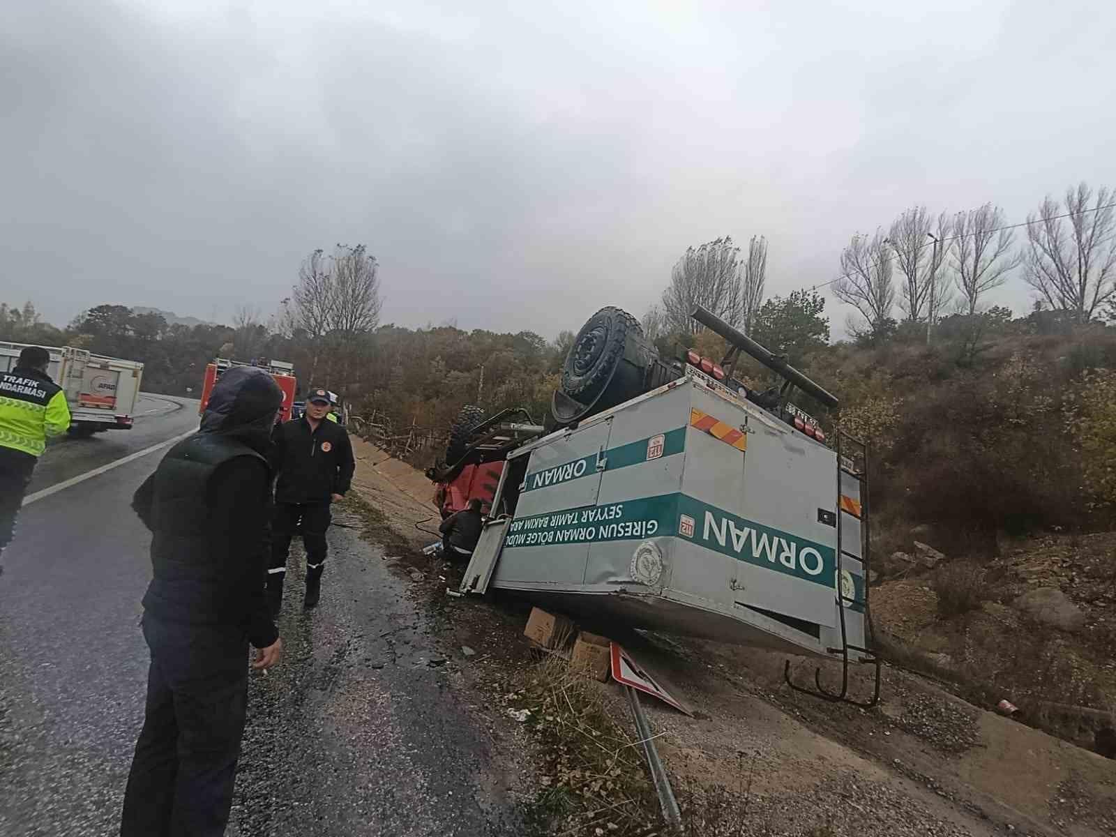Giresun Orman Bölge Müdürlüğü’ne ait araç Suşehri’nde kaza yaptı: 3 yaralı