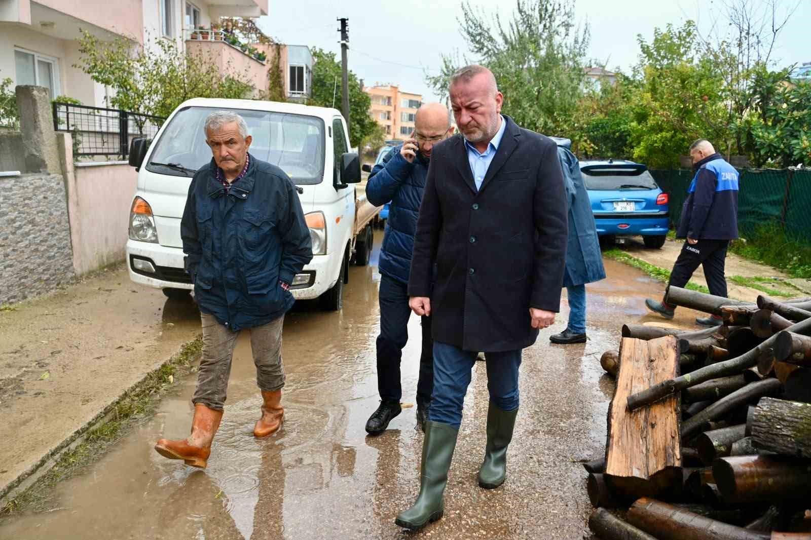 Karacabey’de şiddetli yağış sonrası tüm ekipler seferber oldu