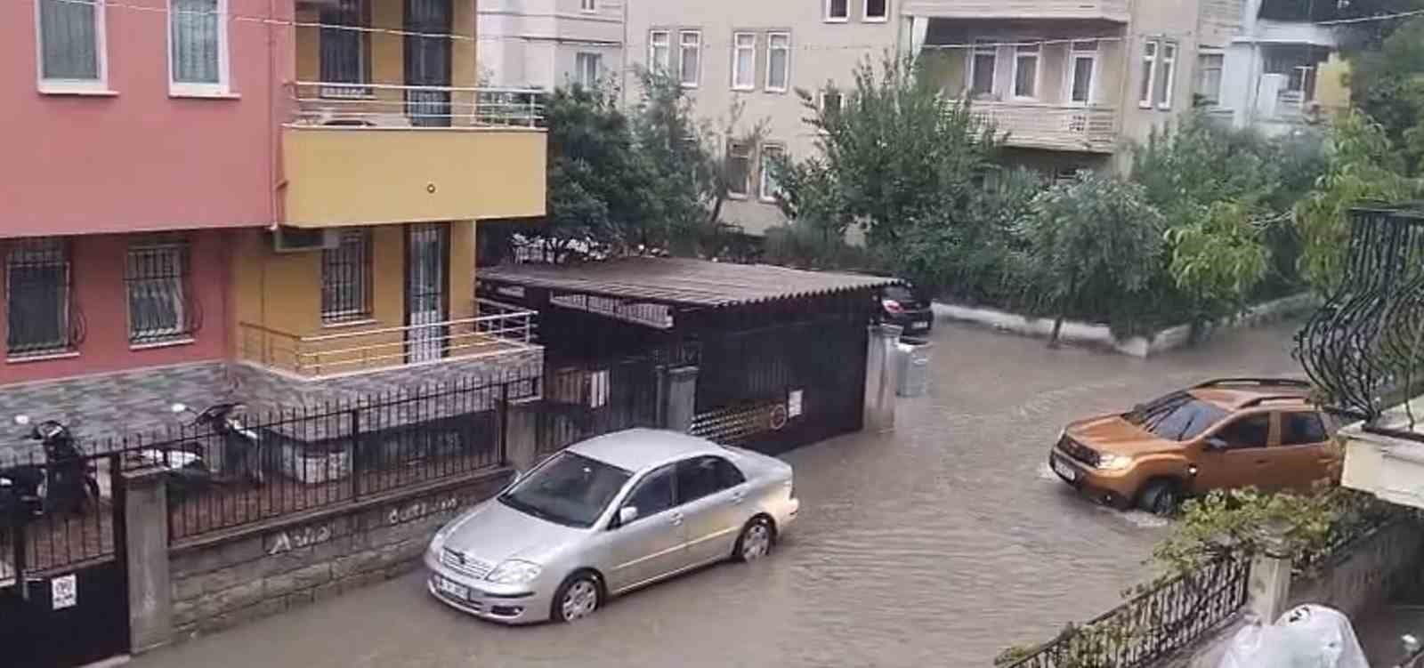 Fethiye’de sağanak yağış hayatı olumsuz etkiledi