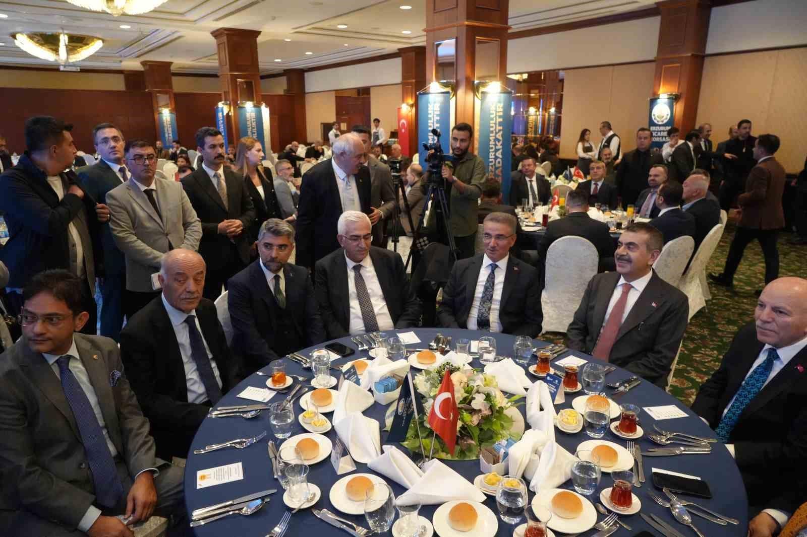 Bakan Tekin: "Ortak akıl arayışı beni mutlu etti"