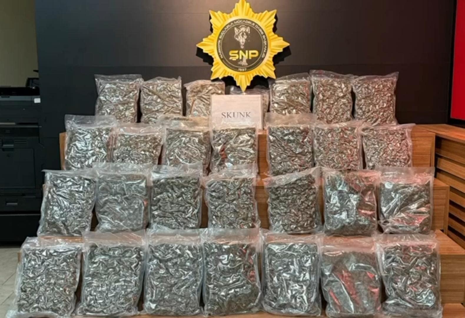 Şanlıurfa’da yolcu otobüsünde 16 kilo 400 gram skunk ele geçirildi