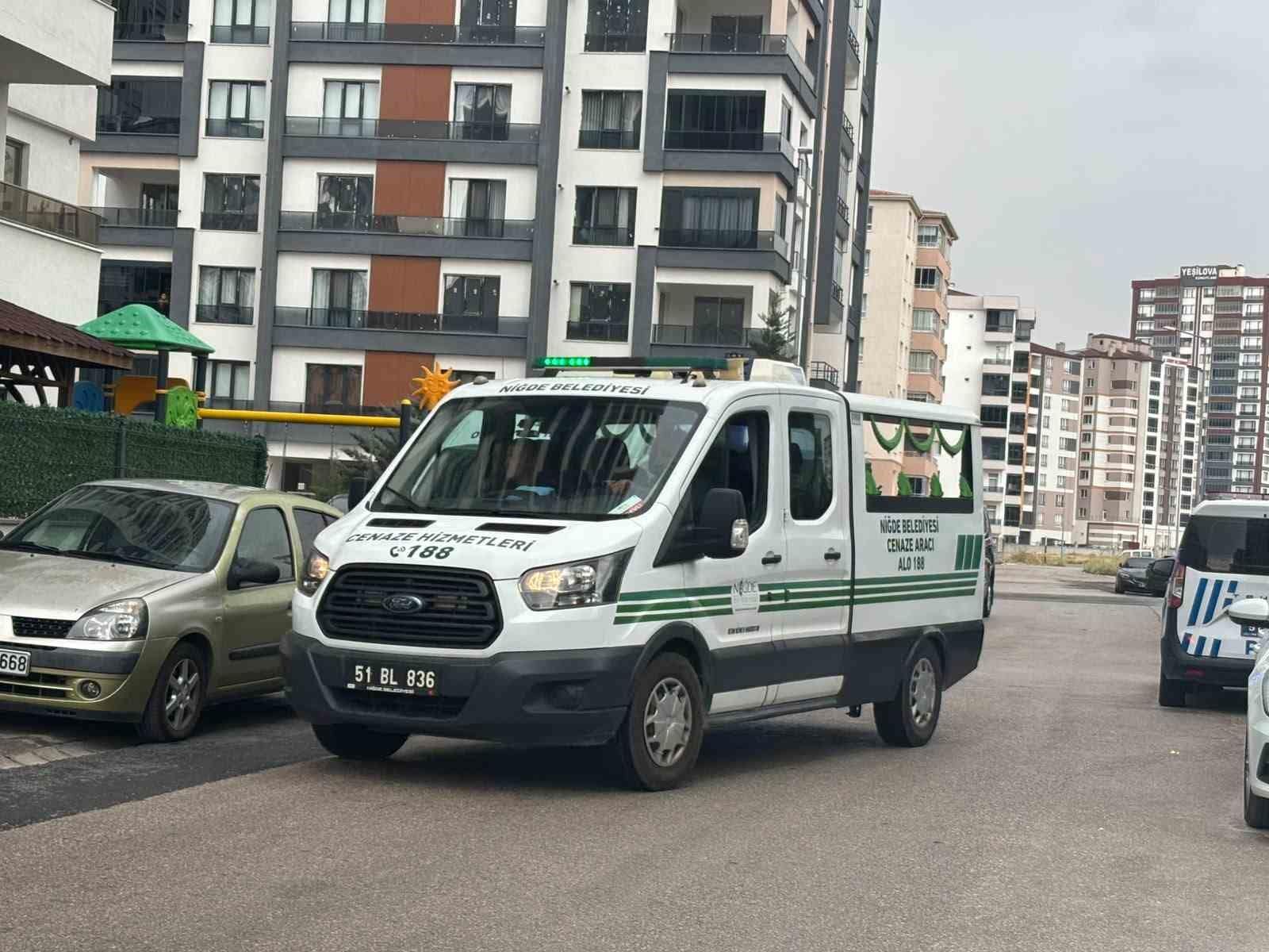 Niğde’de genç kız çatı katında ölü bulundu