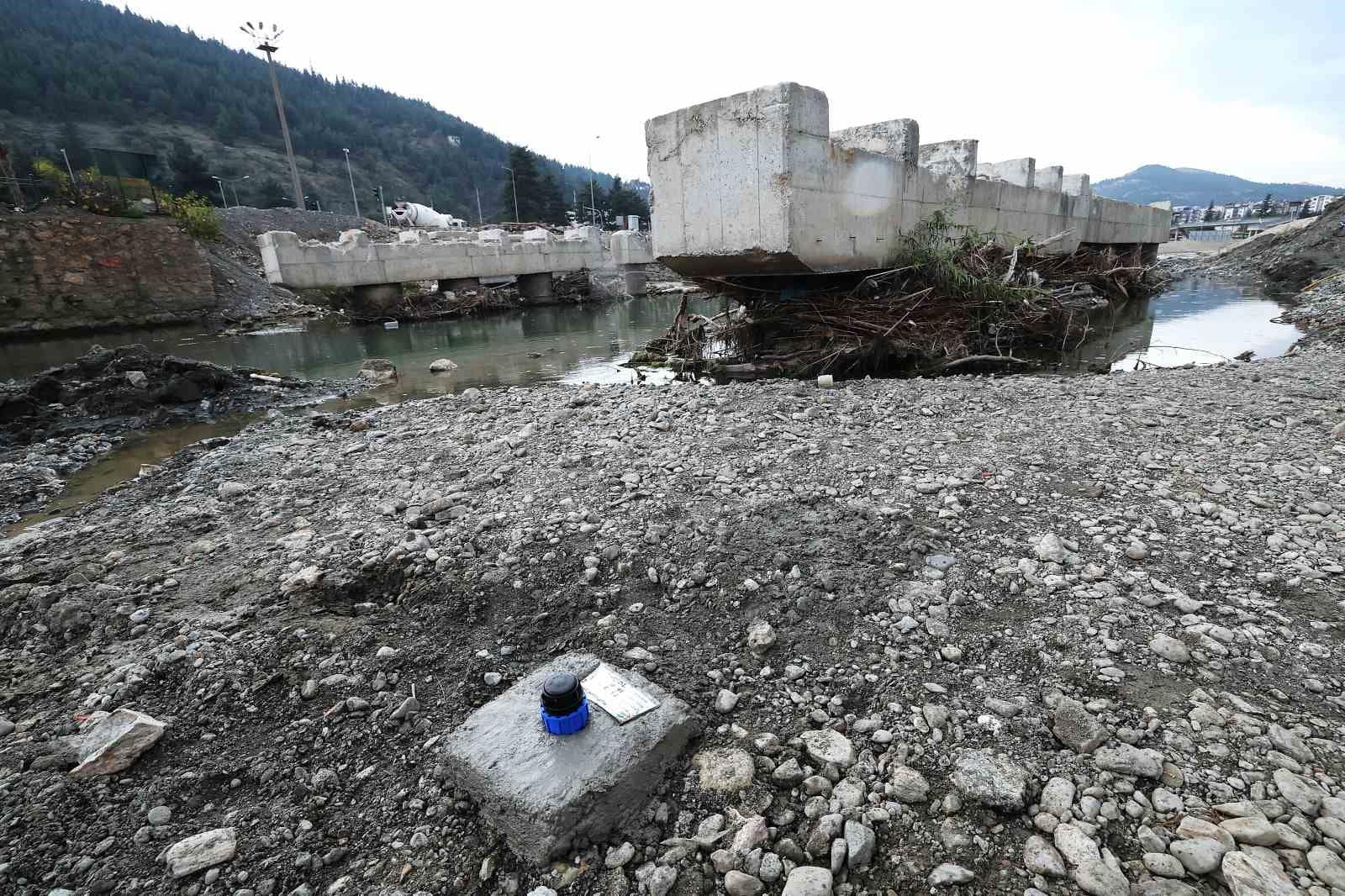Tokat’ta taşkında yıkılan köprü yeniden inşa ediliyor