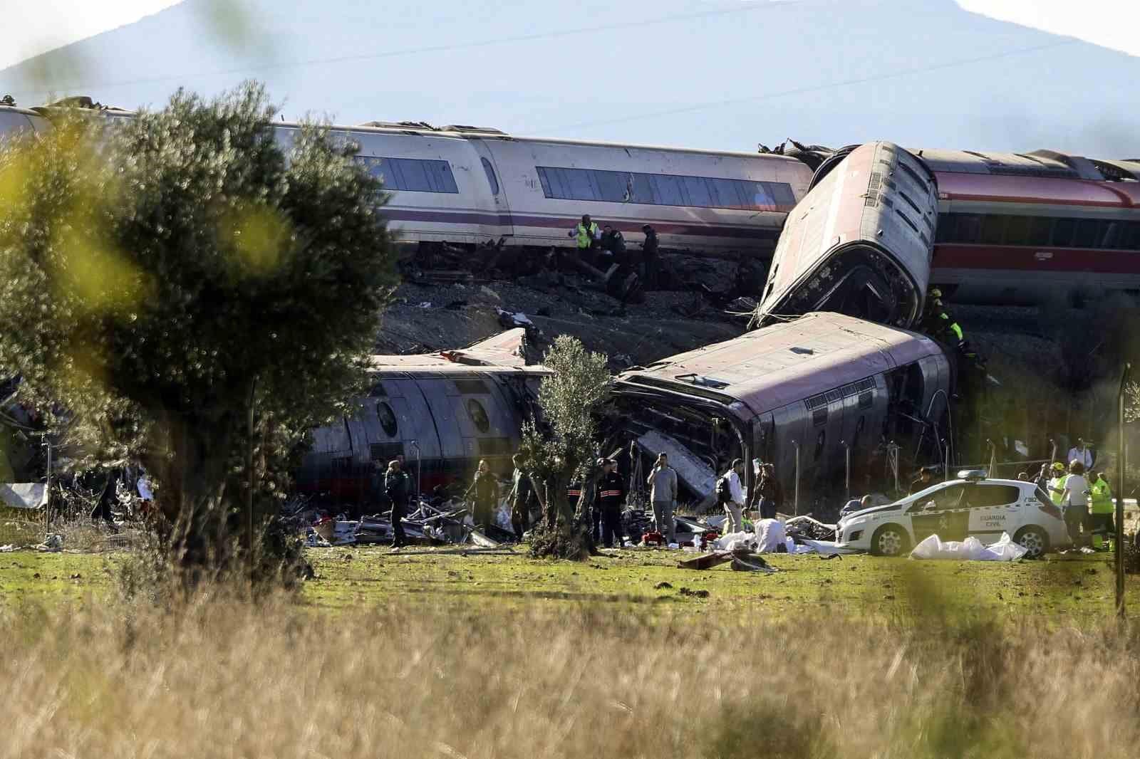 İspanya’da tren kazası: 10 ölü