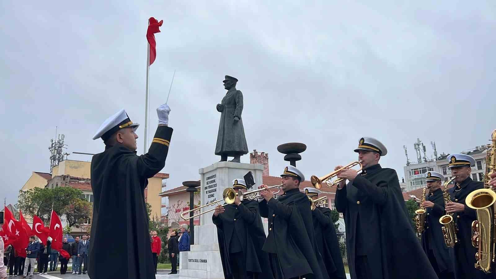 Çanakkale’de Cumhuriyet Bayramı coşkusu çelenk töreniyle başladı