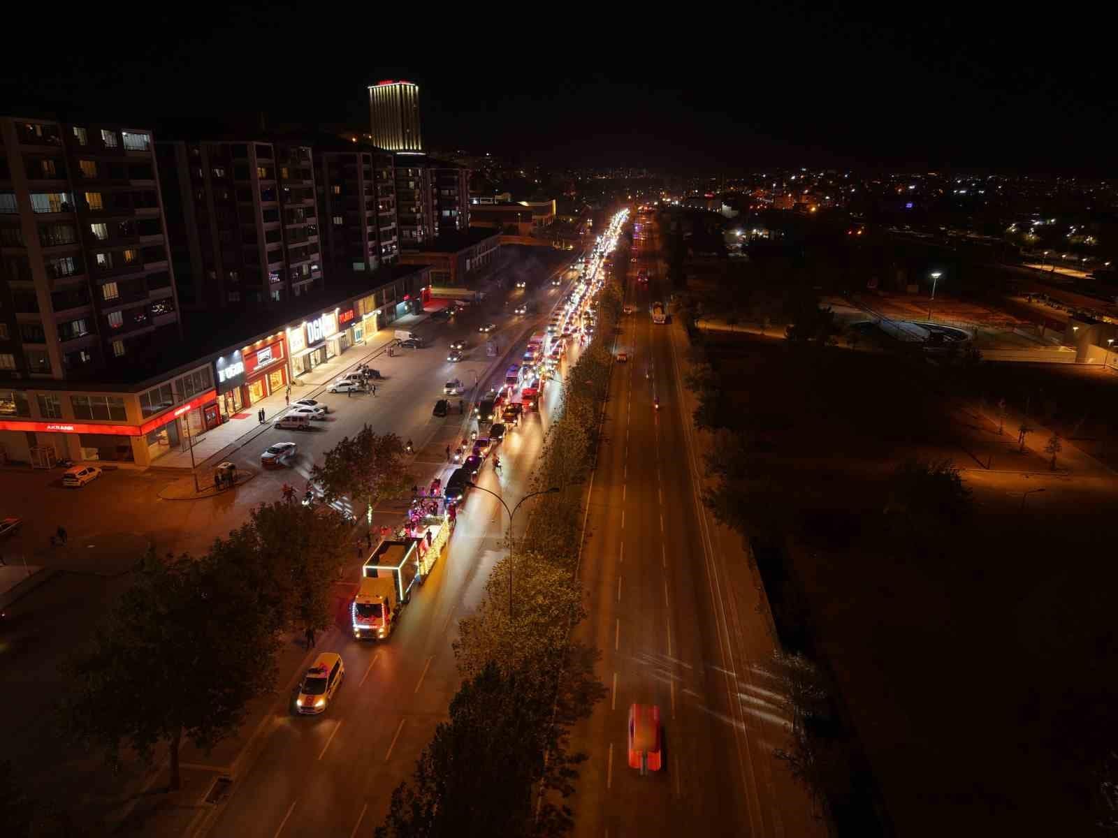 Yılmaz’dan Cumhuriyet kortejine davet