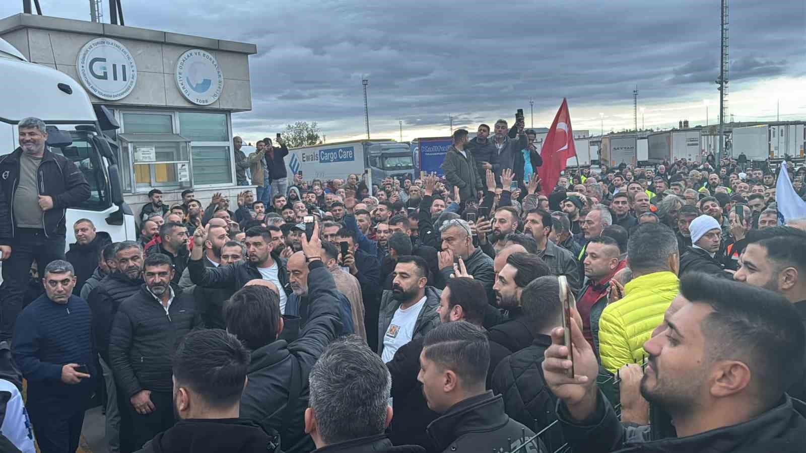 Avrupa’ya açılan sınır kapısında kontak kapattılar