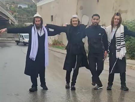 İzmir’de Yahudiler Netanyahu’nun gidişini kutladı