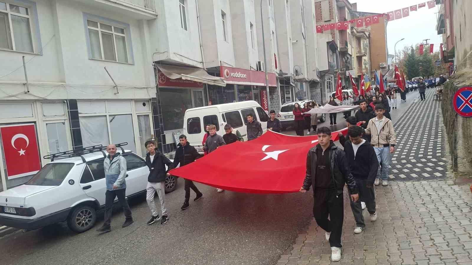 Hisarcık’ta Cumhuriyet Yürüyüşü düzenlendi